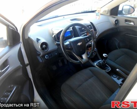 Белый Шевроле Авео, объемом двигателя 1.4 л и пробегом 150 тыс. км за 5000 $, фото 6 на Automoto.ua