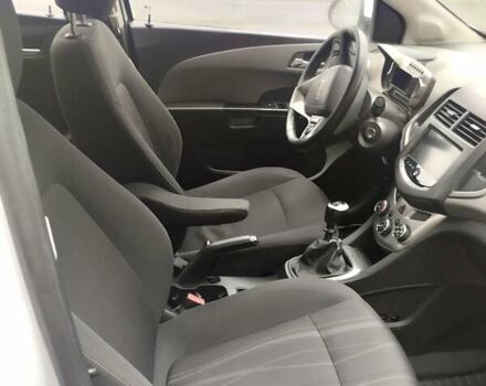 Білий Шевроле Авео, об'ємом двигуна 1.4 л та пробігом 180 тис. км за 6000 $, фото 2 на Automoto.ua