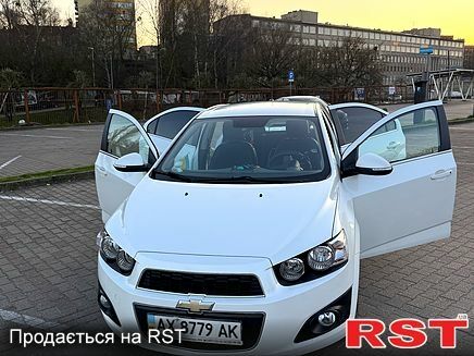 Білий Шевроле Авео, об'ємом двигуна 1.4 л та пробігом 46 тис. км за 7400 $, фото 4 на Automoto.ua