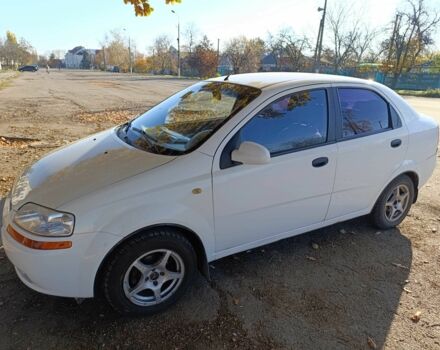 Белый Шевроле Авео, объемом двигателя 1.5 л и пробегом 210 тыс. км за 2400 $, фото 1 на Automoto.ua
