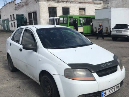 Белый Шевроле Авео, объемом двигателя 1.5 л и пробегом 300 тыс. км за 1500 $, фото 1 на Automoto.ua