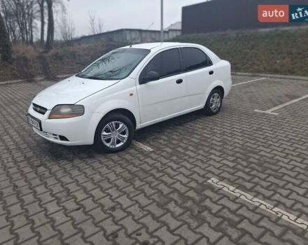 Белый Шевроле Авео, объемом двигателя 1.5 л и пробегом 250 тыс. км за 1650 $, фото 1 на Automoto.ua
