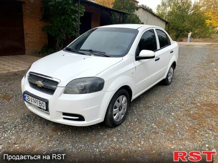 Белый Шевроле Авео, объемом двигателя 1.5 л и пробегом 257 тыс. км за 3400 $, фото 1 на Automoto.ua