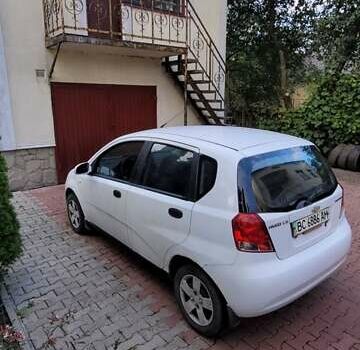 Белый Шевроле Авео, объемом двигателя 1.5 л и пробегом 295 тыс. км за 3000 $, фото 1 на Automoto.ua