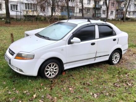 Білий Шевроле Авео, об'ємом двигуна 1.5 л та пробігом 250 тис. км за 2300 $, фото 1 на Automoto.ua