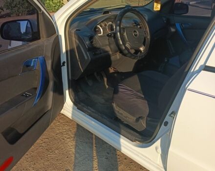 Белый Шевроле Авео, объемом двигателя 1.5 л и пробегом 160 тыс. км за 3500 $, фото 1 на Automoto.ua