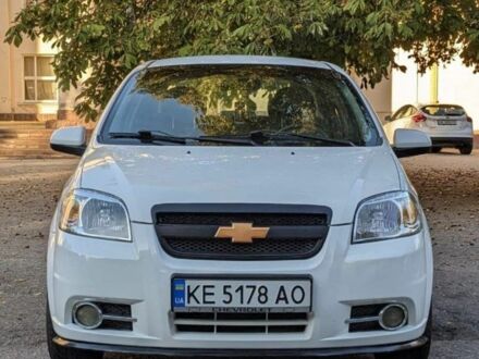 Белый Шевроле Авео, объемом двигателя 1.5 л и пробегом 195 тыс. км за 4200 $, фото 1 на Automoto.ua