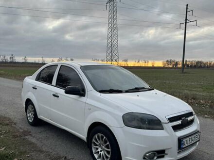 Белый Шевроле Авео, объемом двигателя 1.5 л и пробегом 204 тыс. км за 3200 $, фото 1 на Automoto.ua