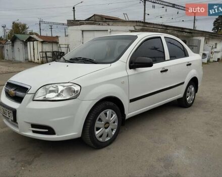 Белый Шевроле Авео, объемом двигателя 1.5 л и пробегом 257 тыс. км за 3700 $, фото 1 на Automoto.ua
