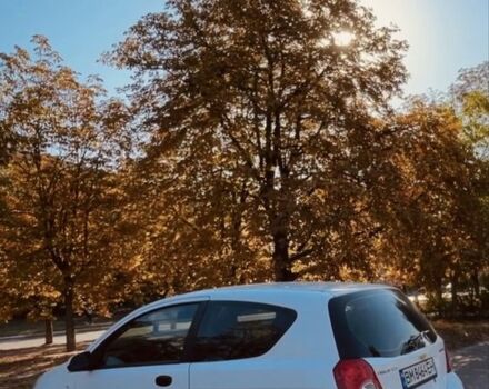 Белый Шевроле Авео, объемом двигателя 1.5 л и пробегом 70 тыс. км за 4800 $, фото 1 на Automoto.ua