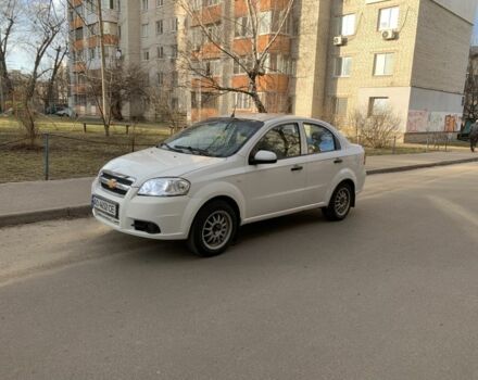 Белый Шевроле Авео, объемом двигателя 1.5 л и пробегом 300 тыс. км за 2550 $, фото 1 на Automoto.ua