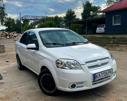 Белый Шевроле Авео, объемом двигателя 1.6 л и пробегом 700 тыс. км за 2300 $, фото 1 на Automoto.ua