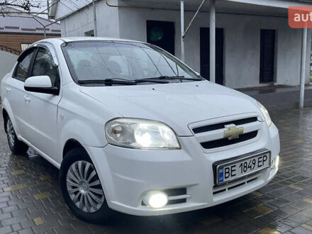 Белый Шевроле Авео, объемом двигателя 1.6 л и пробегом 182 тыс. км за 3750 $, фото 1 на Automoto.ua