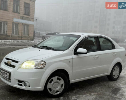 Белый Шевроле Авео, объемом двигателя 1.6 л и пробегом 79 тыс. км за 4500 $, фото 1 на Automoto.ua