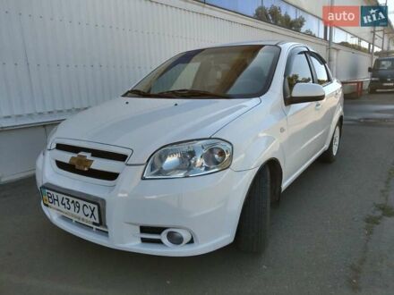 Белый Шевроле Авео, объемом двигателя 1.6 л и пробегом 156 тыс. км за 3900 $, фото 1 на Automoto.ua