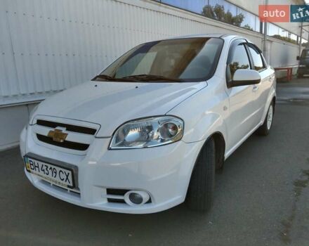 Белый Шевроле Авео, объемом двигателя 1.6 л и пробегом 156 тыс. км за 3900 $, фото 1 на Automoto.ua