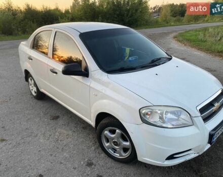 Белый Шевроле Авео, объемом двигателя 1.5 л и пробегом 330 тыс. км за 3400 $, фото 1 на Automoto.ua