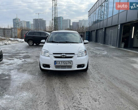 Белый Шевроле Авео, объемом двигателя 1.5 л и пробегом 280 тыс. км за 2150 $, фото 1 на Automoto.ua