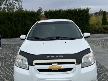 Белый Шевроле Авео, объемом двигателя 1.6 л и пробегом 268 тыс. км за 3700 $, фото 1 на Automoto.ua