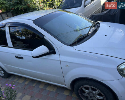 Белый Шевроле Авео, объемом двигателя 1.5 л и пробегом 350 тыс. км за 3500 $, фото 1 на Automoto.ua