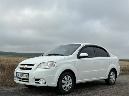 Белый Шевроле Авео, объемом двигателя 1.6 л и пробегом 158 тыс. км за 3199 $, фото 1 на Automoto.ua