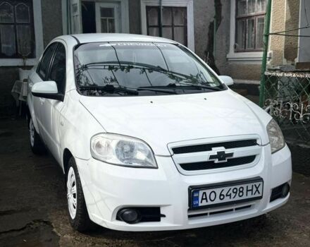 Белый Шевроле Авео, объемом двигателя 1.6 л и пробегом 300 тыс. км за 2100 $, фото 1 на Automoto.ua