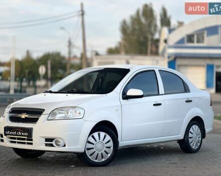 Белый Шевроле Авео, объемом двигателя 1.5 л и пробегом 251 тыс. км за 3999 $, фото 1 на Automoto.ua