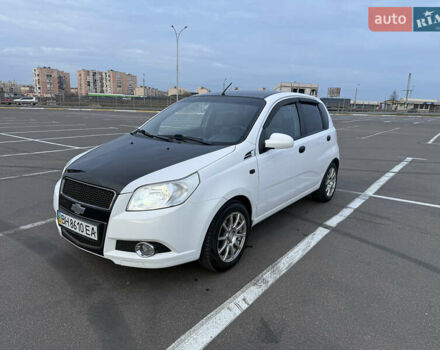 Белый Шевроле Авео, объемом двигателя 1.5 л и пробегом 229 тыс. км за 4300 $, фото 1 на Automoto.ua