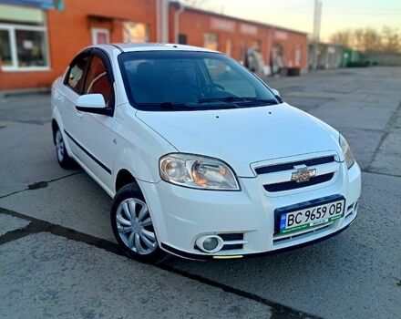 Белый Шевроле Авео, объемом двигателя 1.6 л и пробегом 200 тыс. км за 3550 $, фото 1 на Automoto.ua