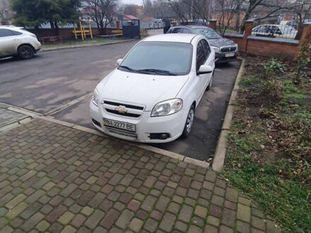 Белый Шевроле Авео, объемом двигателя 1.6 л и пробегом 82 тыс. км за 4000 $, фото 1 на Automoto.ua