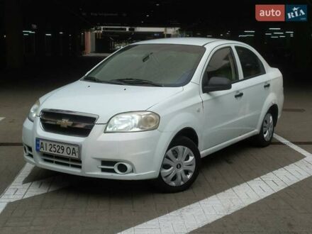 Белый Шевроле Авео, объемом двигателя 1.5 л и пробегом 239 тыс. км за 2850 $, фото 1 на Automoto.ua