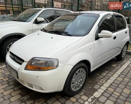 Белый Шевроле Авео, объемом двигателя 1.5 л и пробегом 150 тыс. км за 3000 $, фото 1 на Automoto.ua