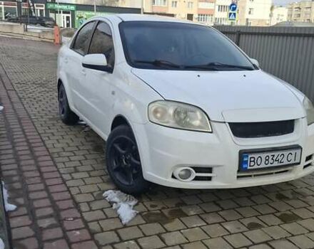 Белый Шевроле Авео, объемом двигателя 1.6 л и пробегом 305 тыс. км за 2800 $, фото 1 на Automoto.ua