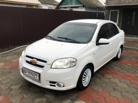 Белый Шевроле Авео, объемом двигателя 1.6 л и пробегом 228 тыс. км за 4200 $, фото 1 на Automoto.ua