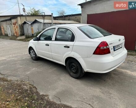 Белый Шевроле Авео, объемом двигателя 1.5 л и пробегом 159 тыс. км за 1750 $, фото 1 на Automoto.ua