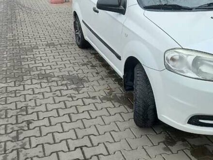 Белый Шевроле Авео, объемом двигателя 1.5 л и пробегом 200 тыс. км за 3300 $, фото 1 на Automoto.ua