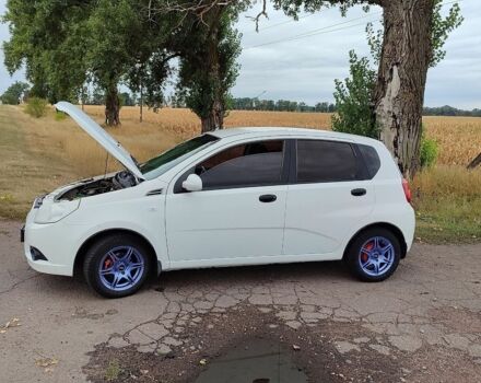 Белый Шевроле Авео, объемом двигателя 1.5 л и пробегом 230 тыс. км за 3600 $, фото 1 на Automoto.ua