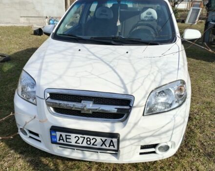 Белый Шевроле Авео, объемом двигателя 1.5 л и пробегом 300 тыс. км за 3800 $, фото 1 на Automoto.ua