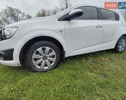 Белый Шевроле Авео, объемом двигателя 1.2 л и пробегом 249 тыс. км за 3300 $, фото 1 на Automoto.ua