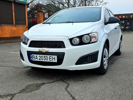 Белый Шевроле Авео, объемом двигателя 1.2 л и пробегом 280 тыс. км за 5000 $, фото 1 на Automoto.ua