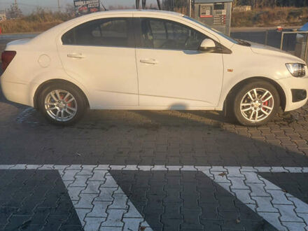 Белый Шевроле Авео, объемом двигателя 1.6 л и пробегом 140 тыс. км за 6700 $, фото 1 на Automoto.ua
