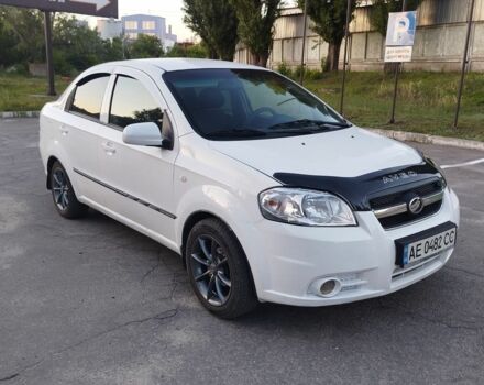 Белый Шевроле Авео, объемом двигателя 1.5 л и пробегом 290 тыс. км за 3500 $, фото 1 на Automoto.ua
