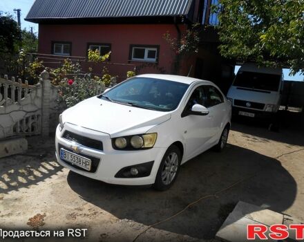 Белый Шевроле Авео, объемом двигателя 1.4 л и пробегом 150 тыс. км за 5000 $, фото 1 на Automoto.ua