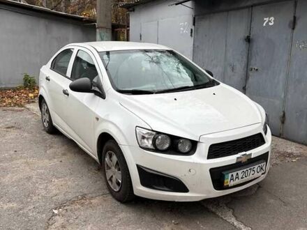 Белый Шевроле Авео, объемом двигателя 1.4 л и пробегом 122 тыс. км за 5500 $, фото 1 на Automoto.ua