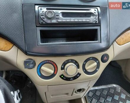 Бежевий Шевроле Авео, об'ємом двигуна 1.6 л та пробігом 280 тис. км за 2950 $, фото 1 на Automoto.ua