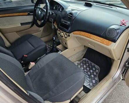 Бежевий Шевроле Авео, об'ємом двигуна 1.6 л та пробігом 300 тис. км за 2700 $, фото 6 на Automoto.ua