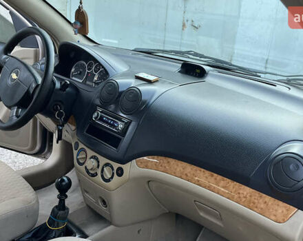 Бежевий Шевроле Авео, об'ємом двигуна 1.6 л та пробігом 170 тис. км за 3700 $, фото 5 на Automoto.ua