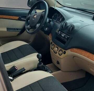 Бежевый Шевроле Авео, объемом двигателя 1.6 л и пробегом 270 тыс. км за 4800 $, фото 2 на Automoto.ua