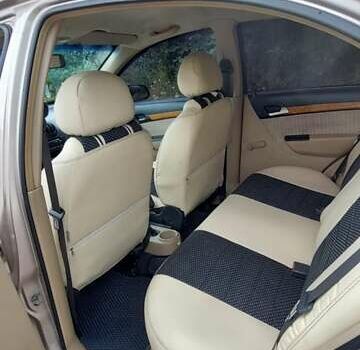 Бежевый Шевроле Авео, объемом двигателя 1.6 л и пробегом 270 тыс. км за 4800 $, фото 4 на Automoto.ua