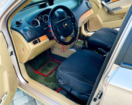 Бежевый Шевроле Авео, объемом двигателя 1.6 л и пробегом 241 тыс. км за 3700 $, фото 1 на Automoto.ua